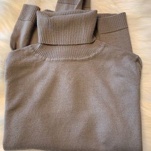 Turtleneck sweater in excellent condition